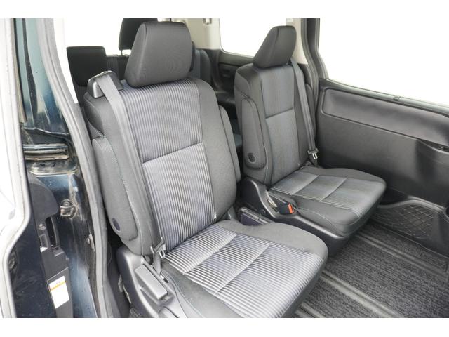 ヴォクシー ZS ETC バックカメラ ナビ TV 両側電動スライドドア オートライト LEDヘッドランプ スマートキー 電動格納ミラー 後席モニター 3列シート ウォークスルー CVT アルミホイール CD USB(8枚目)