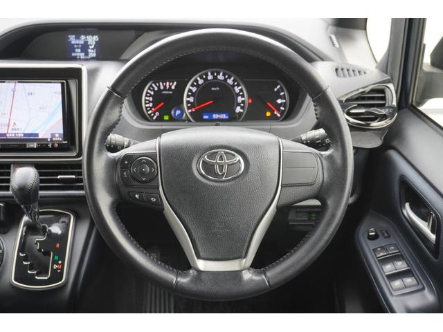 ヴォクシー ZS ETC バックカメラ ナビ TV 両側電動スライドドア オートライト LEDヘッドランプ スマートキー 電動格納ミラー 後席モニター 3列シート ウォークスルー CVT アルミホイール CD USB(11枚目)