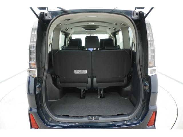 ヴォクシー ZS ETC バックカメラ ナビ TV 両側電動スライドドア オートライト LEDヘッドランプ スマートキー 電動格納ミラー 後席モニター 3列シート ウォークスルー CVT アルミホイール CD USB(19枚目)