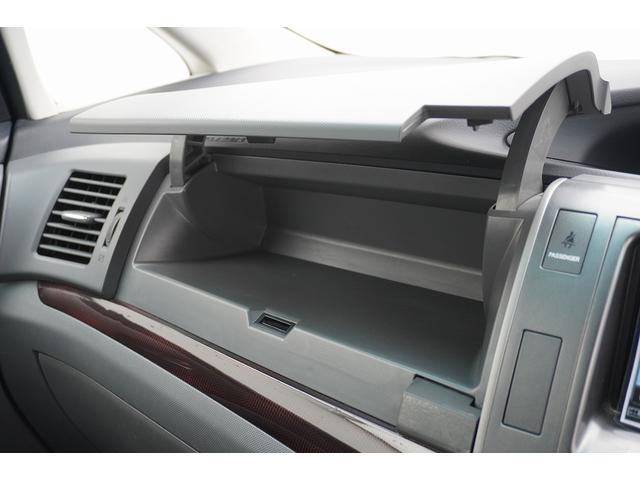 エスティマ ２．４アエラス　２０ｔｈアニバーサリーエディション　バックカメラ　ＴＶ　オートクルーズコントロール　両側電動スライドドア　ＨＩＤ　スマートキー　３列シート　ＣＶＴ　アルミホイール　ＣＤ　ＤＶＤ再生　ミュージックプレイヤー接続可　Ｂｌｕｅｔｏｏｔｈ（16枚目）