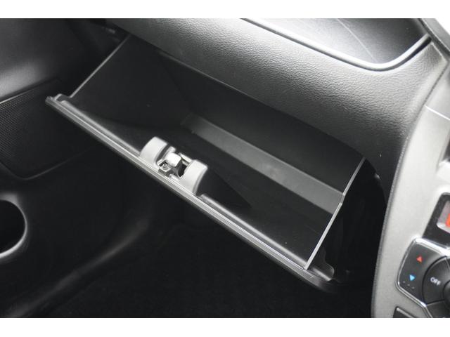 購入した車にオプションをつけた場合分割払いはどうなるの？　購入時に限り、新品ナビ・オーディオなども含め分割払いが可能となっております。詳しくは当店までご連絡ください！！