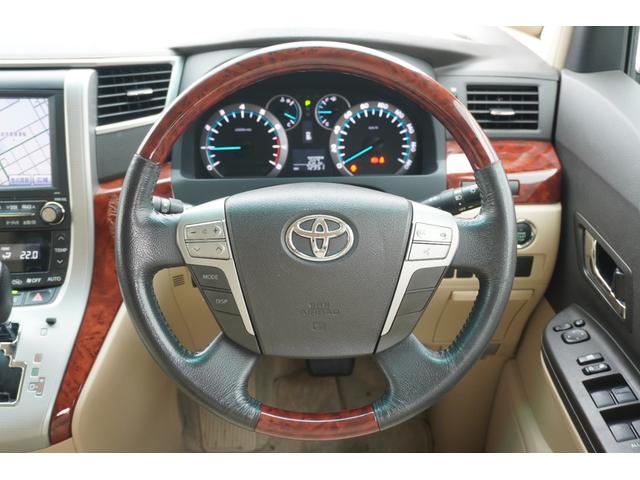 アルファード ２４０Ｓ　リミテッド　ＥＴＣ　バックカメラ　ナビ　ＴＶ　クリアランスソナー　両側電動スライドドア　ＨＩＤ　スマートキー　電動格納ミラー　後席モニター　３列シート　ＣＶＴ　アルミホイール　ＣＤ　ミュージックプレイヤー接続可（11枚目）