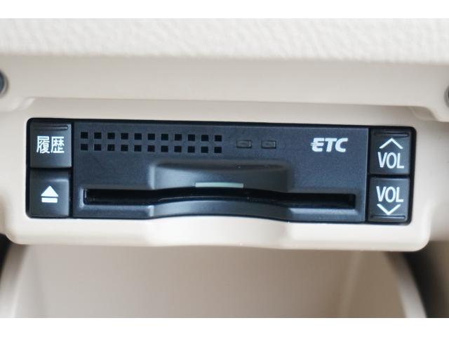 アルファード ２４０Ｓ　リミテッド　ＥＴＣ　バックカメラ　ナビ　ＴＶ　クリアランスソナー　両側電動スライドドア　ＨＩＤ　スマートキー　電動格納ミラー　後席モニター　３列シート　ＣＶＴ　アルミホイール　ＣＤ　ミュージックプレイヤー接続可（17枚目）