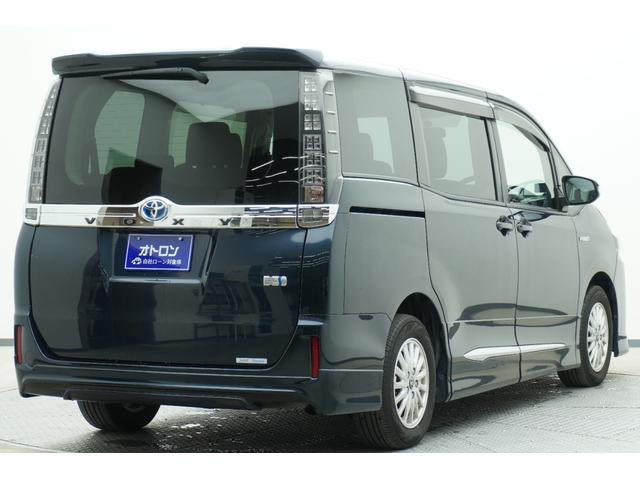 ヴォクシー ハイブリッドＶ　ＥＴＣ　バックカメラ　ＴＶ　オートクルーズコントロール　両側電動スライドドア　ＬＥＤヘッドランプ　スマートキー　シートヒーター　３列シート　ＣＶＴ　アルミホイール　ＣＤ　ＵＳＢ　Ｂｌｕｅｔｏｏｔｈ（4枚目）