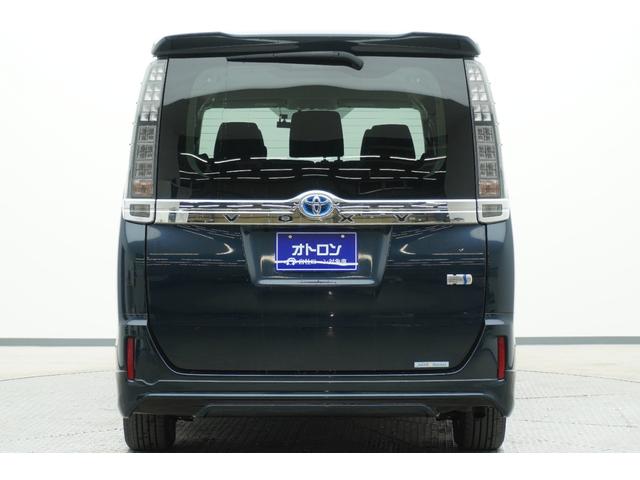 ヴォクシー ハイブリッドＶ　ＥＴＣ　バックカメラ　ＴＶ　オートクルーズコントロール　両側電動スライドドア　ＬＥＤヘッドランプ　スマートキー　シートヒーター　３列シート　ＣＶＴ　アルミホイール　ＣＤ　ＵＳＢ　Ｂｌｕｅｔｏｏｔｈ（5枚目）