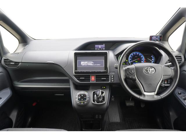 ヴォクシー ハイブリッドＶ　ＥＴＣ　バックカメラ　ＴＶ　オートクルーズコントロール　両側電動スライドドア　ＬＥＤヘッドランプ　スマートキー　シートヒーター　３列シート　ＣＶＴ　アルミホイール　ＣＤ　ＵＳＢ　Ｂｌｕｅｔｏｏｔｈ（10枚目）