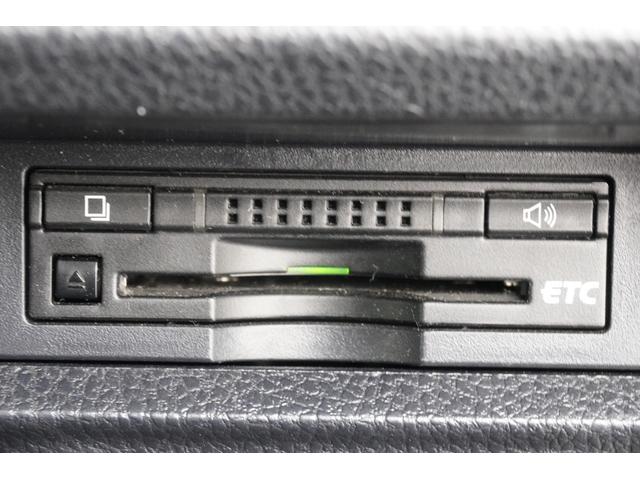 ヴォクシー ハイブリッドＶ　ＥＴＣ　バックカメラ　ＴＶ　オートクルーズコントロール　両側電動スライドドア　ＬＥＤヘッドランプ　スマートキー　シートヒーター　３列シート　ＣＶＴ　アルミホイール　ＣＤ　ＵＳＢ　Ｂｌｕｅｔｏｏｔｈ（16枚目）