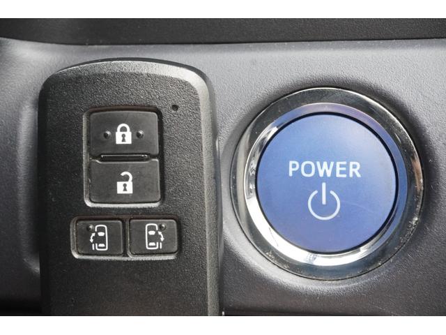 ヴォクシー ハイブリッドＶ　ＥＴＣ　バックカメラ　ＴＶ　オートクルーズコントロール　両側電動スライドドア　ＬＥＤヘッドランプ　スマートキー　シートヒーター　３列シート　ＣＶＴ　アルミホイール　ＣＤ　ＵＳＢ　Ｂｌｕｅｔｏｏｔｈ（17枚目）