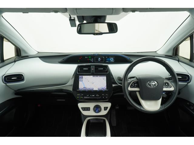 プリウス Ａツーリングセレクション　ドライブレコーダー　クリアランスソナー　レーンアシスト　オートクルーズコントロール　衝突被害軽減システム　バックカメラ　ナビ　ＴＶ　アルミホイール　オートライト　ＬＥＤヘッドランプ　ＣＶＴ（9枚目）