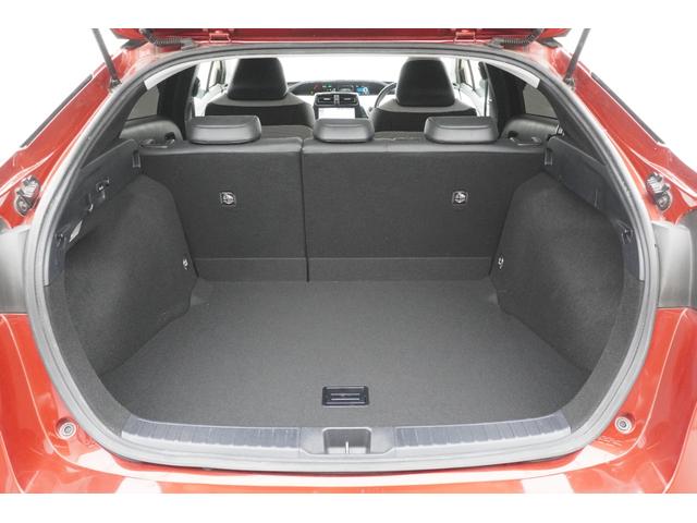 プリウス Ａツーリングセレクション　ドライブレコーダー　クリアランスソナー　レーンアシスト　オートクルーズコントロール　衝突被害軽減システム　バックカメラ　ナビ　ＴＶ　アルミホイール　オートライト　ＬＥＤヘッドランプ　ＣＶＴ（20枚目）