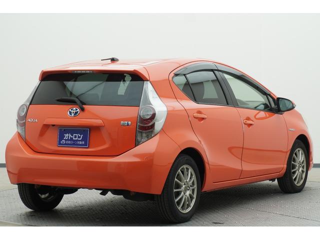 アクア Ｓ　ＥＴＣ　バックカメラ　ナビ　アルミホイール　キーレスエントリー　電動格納ミラー　ＣＶＴ　衝突安全ボディ　ＡＢＳ　ＥＳＣ　ＣＤ　ＤＶＤ再生　ミュージックプレイヤー接続可　エアコン　パワーステアリング（4枚目）