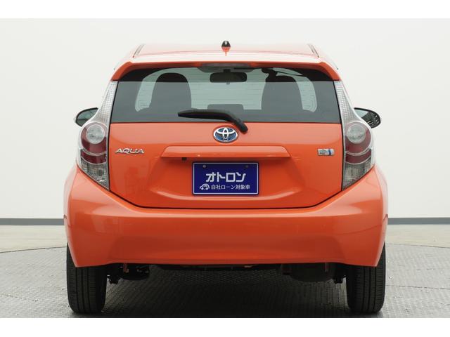 アクア Ｓ　ＥＴＣ　バックカメラ　ナビ　アルミホイール　キーレスエントリー　電動格納ミラー　ＣＶＴ　衝突安全ボディ　ＡＢＳ　ＥＳＣ　ＣＤ　ＤＶＤ再生　ミュージックプレイヤー接続可　エアコン　パワーステアリング（5枚目）