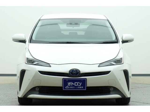 プリウス Ｓ　ＥＴＣ　クリアランスソナー　レーンアシスト　オートクルーズコントロール　衝突被害軽減システム　バックカメラ　アルミホイール　ＬＥＤヘッドランプ　ＣＶＴ　スマートキー　電動格納ミラー　盗難防止システム（2枚目）