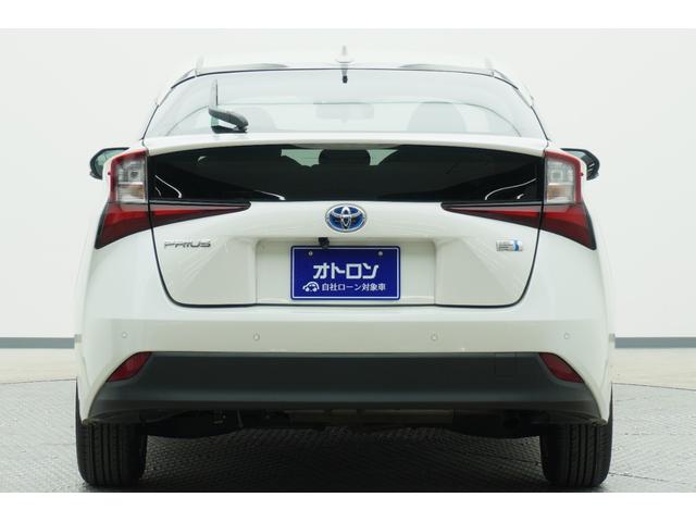 プリウス Ｓ　ＥＴＣ　クリアランスソナー　レーンアシスト　オートクルーズコントロール　衝突被害軽減システム　バックカメラ　アルミホイール　ＬＥＤヘッドランプ　ＣＶＴ　スマートキー　電動格納ミラー　盗難防止システム（5枚目）