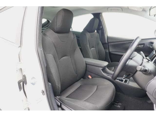 プリウス Ｓ　ＥＴＣ　クリアランスソナー　レーンアシスト　オートクルーズコントロール　衝突被害軽減システム　バックカメラ　アルミホイール　ＬＥＤヘッドランプ　ＣＶＴ　スマートキー　電動格納ミラー　盗難防止システム（7枚目）