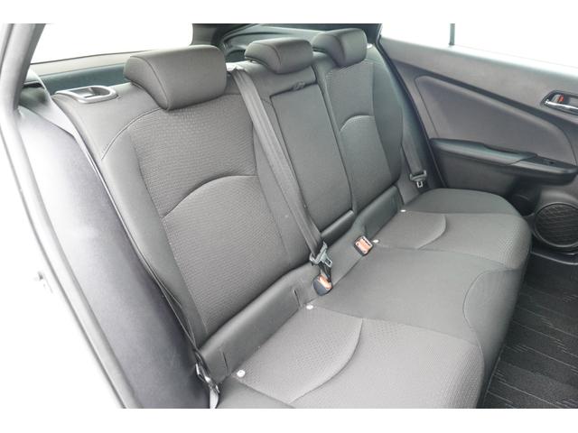 プリウス Ｓ　ＥＴＣ　クリアランスソナー　レーンアシスト　オートクルーズコントロール　衝突被害軽減システム　バックカメラ　アルミホイール　ＬＥＤヘッドランプ　ＣＶＴ　スマートキー　電動格納ミラー　盗難防止システム（8枚目）