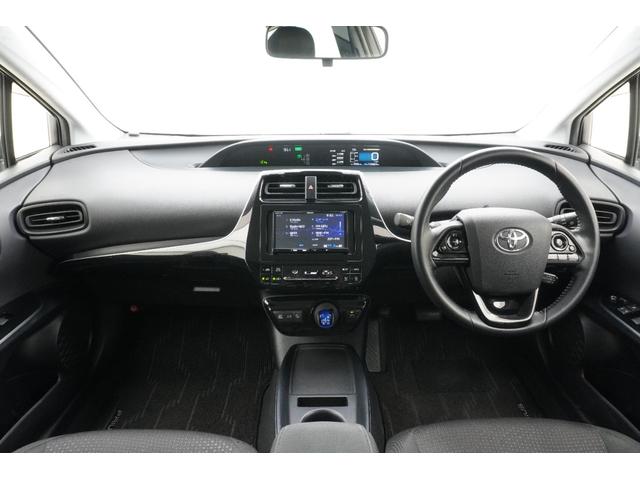 プリウス Ｓ　ＥＴＣ　クリアランスソナー　レーンアシスト　オートクルーズコントロール　衝突被害軽減システム　バックカメラ　アルミホイール　ＬＥＤヘッドランプ　ＣＶＴ　スマートキー　電動格納ミラー　盗難防止システム（9枚目）