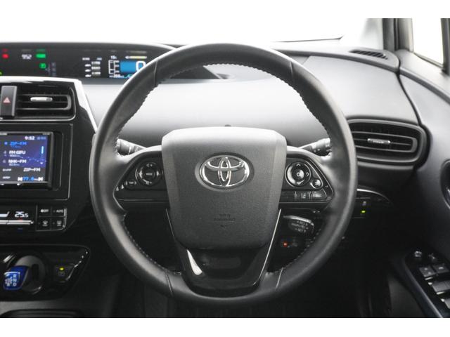 プリウス Ｓ　ＥＴＣ　クリアランスソナー　レーンアシスト　オートクルーズコントロール　衝突被害軽減システム　バックカメラ　アルミホイール　ＬＥＤヘッドランプ　ＣＶＴ　スマートキー　電動格納ミラー　盗難防止システム（10枚目）