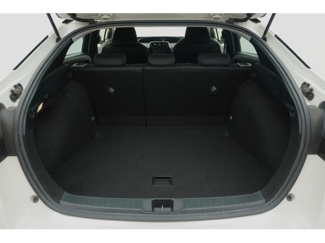 プリウス Ｓ　ＥＴＣ　クリアランスソナー　レーンアシスト　オートクルーズコントロール　衝突被害軽減システム　バックカメラ　アルミホイール　ＬＥＤヘッドランプ　ＣＶＴ　スマートキー　電動格納ミラー　盗難防止システム（19枚目）