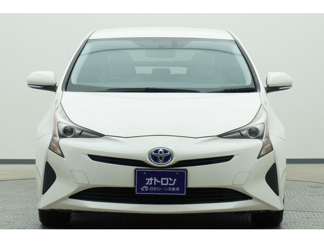 プリウス Ｓ　４ＷＤ　ＥＴＣ　バックカメラ　アルミホイール　ＬＥＤヘッドランプ　ＣＶＴ　スマートキー　盗難防止システム　衝突安全ボディ　ＡＢＳ　ＥＳＣ　エアコン　パワーステアリング　パワーウィンドウ（2枚目）