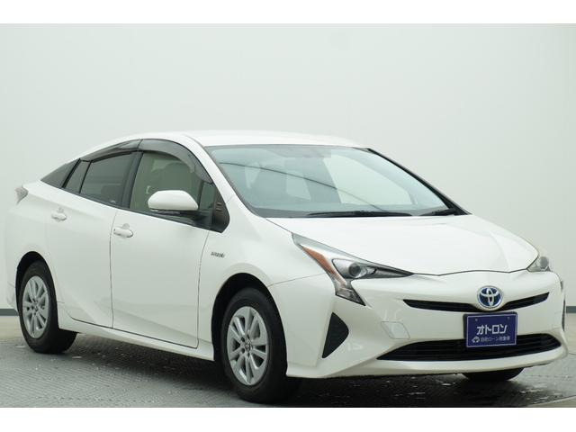 プリウス Ｓ　４ＷＤ　ＥＴＣ　バックカメラ　アルミホイール　ＬＥＤヘッドランプ　ＣＶＴ　スマートキー　盗難防止システム　衝突安全ボディ　ＡＢＳ　ＥＳＣ　エアコン　パワーステアリング　パワーウィンドウ（3枚目）