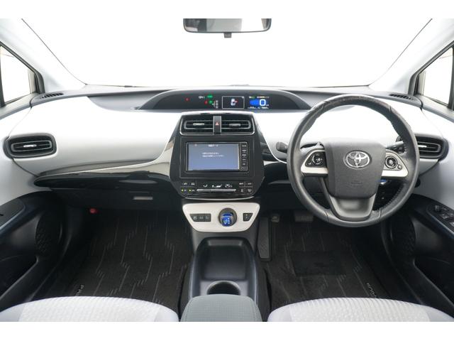 プリウス Ｓ　４ＷＤ　ＥＴＣ　バックカメラ　アルミホイール　ＬＥＤヘッドランプ　ＣＶＴ　スマートキー　盗難防止システム　衝突安全ボディ　ＡＢＳ　ＥＳＣ　エアコン　パワーステアリング　パワーウィンドウ（9枚目）