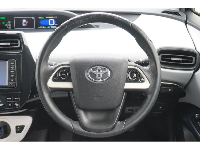 プリウス Ｓ　４ＷＤ　ＥＴＣ　バックカメラ　アルミホイール　ＬＥＤヘッドランプ　ＣＶＴ　スマートキー　盗難防止システム　衝突安全ボディ　ＡＢＳ　ＥＳＣ　エアコン　パワーステアリング　パワーウィンドウ（10枚目）