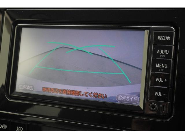 プリウス Ｓ　４ＷＤ　ＥＴＣ　バックカメラ　アルミホイール　ＬＥＤヘッドランプ　ＣＶＴ　スマートキー　盗難防止システム　衝突安全ボディ　ＡＢＳ　ＥＳＣ　エアコン　パワーステアリング　パワーウィンドウ（13枚目）