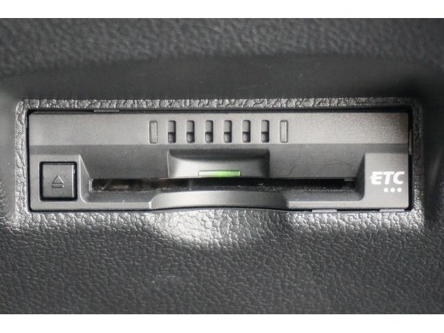 プリウス Ｓ　４ＷＤ　ＥＴＣ　バックカメラ　アルミホイール　ＬＥＤヘッドランプ　ＣＶＴ　スマートキー　盗難防止システム　衝突安全ボディ　ＡＢＳ　ＥＳＣ　エアコン　パワーステアリング　パワーウィンドウ（16枚目）