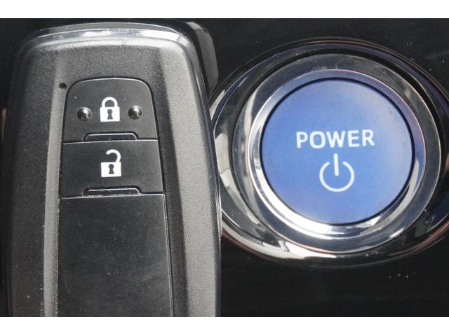 プリウス Ｓ　４ＷＤ　ＥＴＣ　バックカメラ　アルミホイール　ＬＥＤヘッドランプ　ＣＶＴ　スマートキー　盗難防止システム　衝突安全ボディ　ＡＢＳ　ＥＳＣ　エアコン　パワーステアリング　パワーウィンドウ（17枚目）