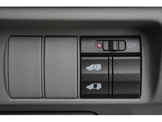 エリシオン Ｘ　ＥＴＣ　ナビ　ＴＶ　両側スライド・片側電動　ＨＩＤ　キーレスエントリー　３列シート　パワーシート　ＡＴ　アルミホイール　ＣＤ　盗難防止システム　衝突安全ボディ　ＡＢＳ　エアコン　パワーステアリング（16枚目）