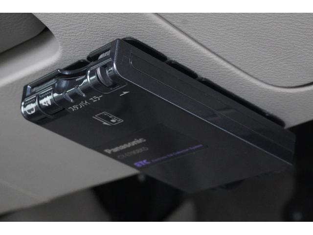 エリシオン Ｘ　ＥＴＣ　ナビ　ＴＶ　両側スライド・片側電動　ＨＩＤ　キーレスエントリー　３列シート　パワーシート　ＡＴ　アルミホイール　ＣＤ　盗難防止システム　衝突安全ボディ　ＡＢＳ　エアコン　パワーステアリング（17枚目）