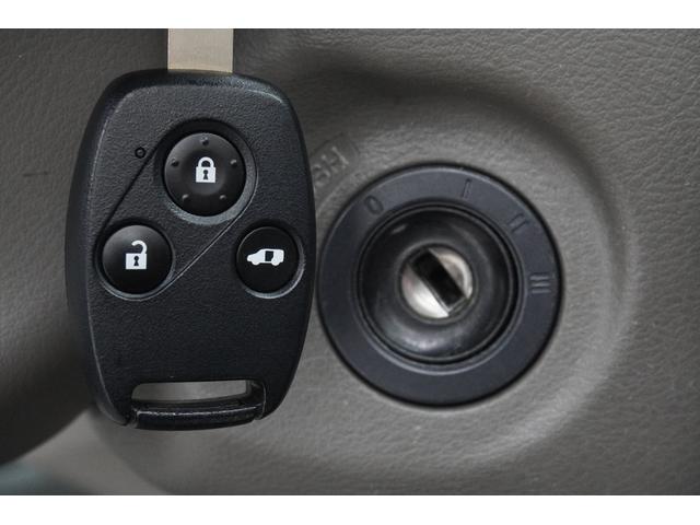 エリシオン Ｘ　ＥＴＣ　ナビ　ＴＶ　両側スライド・片側電動　ＨＩＤ　キーレスエントリー　３列シート　パワーシート　ＡＴ　アルミホイール　ＣＤ　盗難防止システム　衝突安全ボディ　ＡＢＳ　エアコン　パワーステアリング（18枚目）