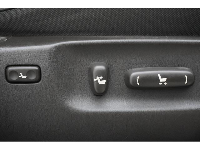 クラウン ３．５アスリート　ＥＴＣ　クリアランスソナー　オートクルーズコントロール　バックカメラ　ナビ　アルミホイール　ＨＩＤ　ＡＴ　スマートキー　盗難防止システム　パワーシート　ＣＤ　ＭＤ　ミュージックプレイヤー接続可（18枚目）