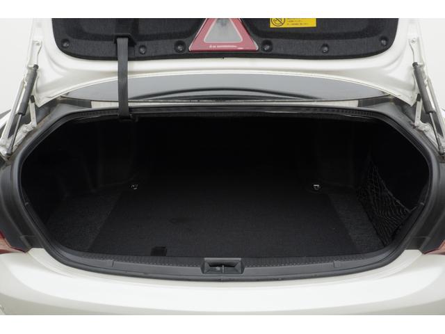 クラウン ３．５アスリート　ＥＴＣ　クリアランスソナー　オートクルーズコントロール　バックカメラ　ナビ　アルミホイール　ＨＩＤ　ＡＴ　スマートキー　盗難防止システム　パワーシート　ＣＤ　ＭＤ　ミュージックプレイヤー接続可（19枚目）