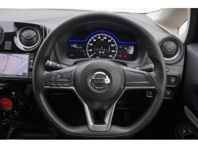 ノート ｅ－パワー　Ｘ　ＥＴＣ　全周囲カメラ　ナビ　ＴＶ　衝突被害軽減システム　スマートキー　ＣＶＴ　盗難防止システム　衝突安全ボディ　ＡＢＳ　ＥＳＣ　ＣＤ　ＵＳＢ　ミュージックプレイヤー接続可　Ｂｌｕｅｔｏｏｔｈ　エアコン（10枚目）