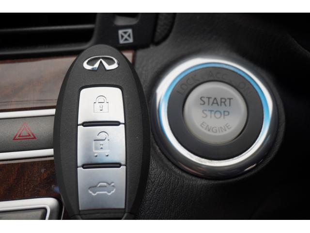 フーガ ３７０ＧＴ　ＦＯＵＲ　４ＷＤ　クリアランスソナー　オートクルーズコントロール　衝突被害軽減システム　全周囲カメラ　ナビ　アルミホイール　オートライト　ＬＥＤヘッドランプ　ＡＴ　スマートキー　電動格納ミラー　盗難防止システム（17枚目）