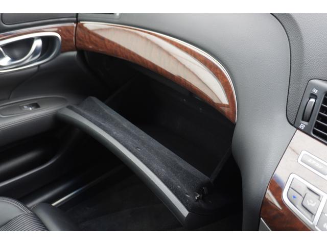 フーガ ３７０ＧＴ　ＦＯＵＲ　４ＷＤ　クリアランスソナー　オートクルーズコントロール　衝突被害軽減システム　全周囲カメラ　ナビ　アルミホイール　オートライト　ＬＥＤヘッドランプ　ＡＴ　スマートキー　電動格納ミラー　盗難防止システム（18枚目）