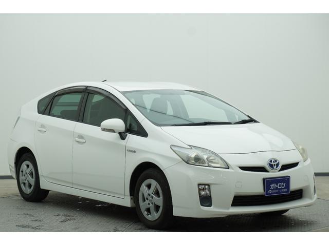 プリウス Ｌ　バックカメラ　アルミホイール　オートライト　ＣＶＴ　スマートキー　アイドリングストップ　盗難防止システム　衝突安全ボディ　ＡＢＳ　ＥＳＣ　エアコン　パワーステアリング　パワーウィンドウ（3枚目）