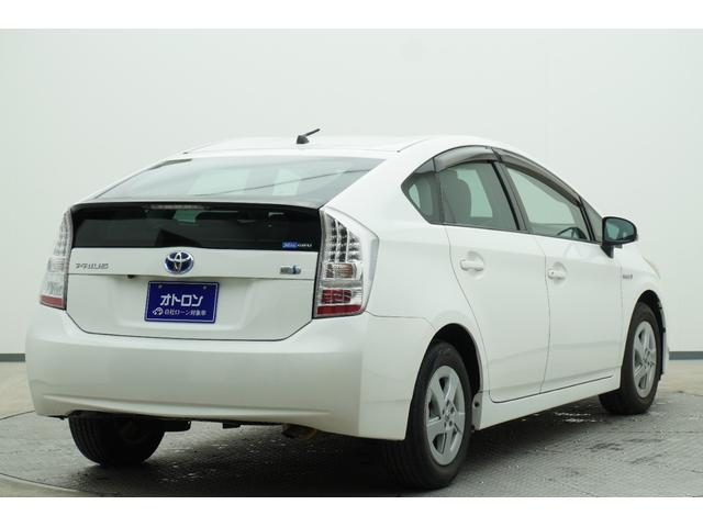 プリウス Ｌ　バックカメラ　アルミホイール　オートライト　ＣＶＴ　スマートキー　アイドリングストップ　盗難防止システム　衝突安全ボディ　ＡＢＳ　ＥＳＣ　エアコン　パワーステアリング　パワーウィンドウ（4枚目）