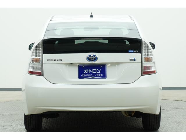 プリウス Ｌ　バックカメラ　アルミホイール　オートライト　ＣＶＴ　スマートキー　アイドリングストップ　盗難防止システム　衝突安全ボディ　ＡＢＳ　ＥＳＣ　エアコン　パワーステアリング　パワーウィンドウ（5枚目）