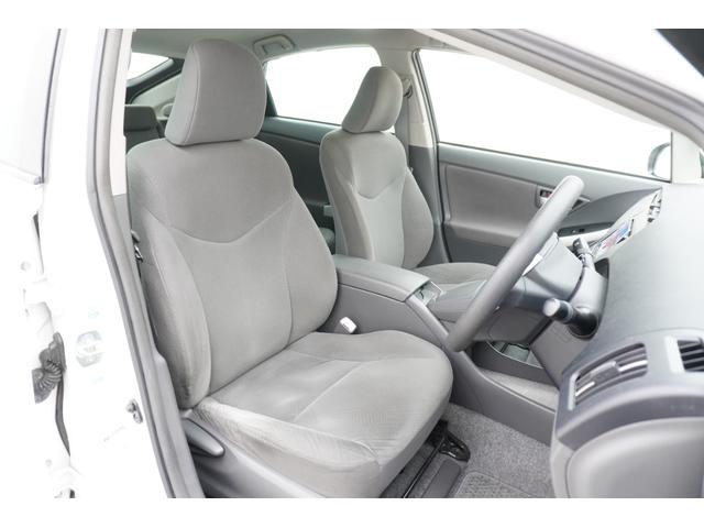 プリウス Ｌ　バックカメラ　アルミホイール　オートライト　ＣＶＴ　スマートキー　アイドリングストップ　盗難防止システム　衝突安全ボディ　ＡＢＳ　ＥＳＣ　エアコン　パワーステアリング　パワーウィンドウ（7枚目）