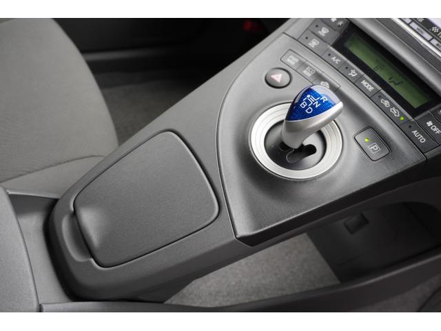 プリウス Ｌ　バックカメラ　アルミホイール　オートライト　ＣＶＴ　スマートキー　アイドリングストップ　盗難防止システム　衝突安全ボディ　ＡＢＳ　ＥＳＣ　エアコン　パワーステアリング　パワーウィンドウ（15枚目）