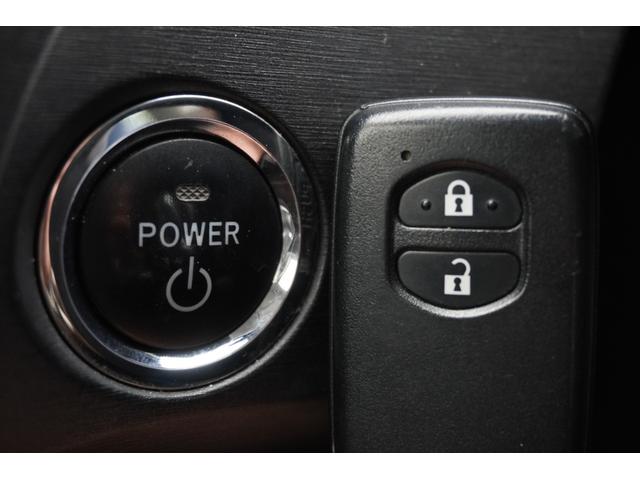 プリウス Ｌ　バックカメラ　アルミホイール　オートライト　ＣＶＴ　スマートキー　アイドリングストップ　盗難防止システム　衝突安全ボディ　ＡＢＳ　ＥＳＣ　エアコン　パワーステアリング　パワーウィンドウ（17枚目）