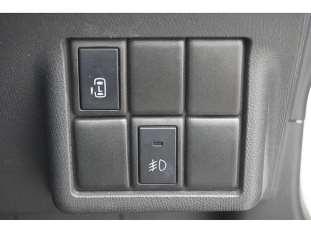 ルークス ハイウェイスター　両側スライド・片側電動　オートライト　ＨＩＤ　スマートキー　電動格納ミラー　ベンチシート　ＣＶＴ　盗難防止システム　ＡＢＳ　ＣＤ　ＭＤ　アルミホイール　衝突安全ボディ　エアコン　パワーステアリング（16枚目）