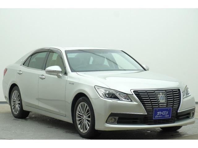 クラウンハイブリッド ロイヤルサルーンＧ　ＥＴＣ　オートクルーズコントロール　全周囲カメラ　ナビ　ＴＶ　アルミホイール　ＨＩＤ　ＣＶＴ　シートヒーター　スマートキー　アイドリングストップ　盗難防止システム　パワーシート　ＣＤ　衝突安全ボディ（3枚目）