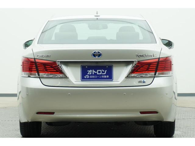 クラウンハイブリッド ロイヤルサルーンＧ　ＥＴＣ　オートクルーズコントロール　全周囲カメラ　ナビ　ＴＶ　アルミホイール　ＨＩＤ　ＣＶＴ　シートヒーター　スマートキー　アイドリングストップ　盗難防止システム　パワーシート　ＣＤ　衝突安全ボディ（5枚目）