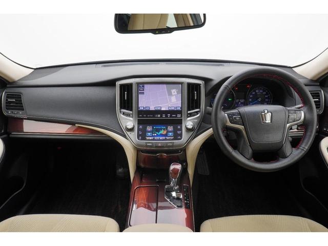 クラウンハイブリッド ロイヤルサルーンＧ　ＥＴＣ　オートクルーズコントロール　全周囲カメラ　ナビ　ＴＶ　アルミホイール　ＨＩＤ　ＣＶＴ　シートヒーター　スマートキー　アイドリングストップ　盗難防止システム　パワーシート　ＣＤ　衝突安全ボディ（9枚目）
