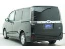 ヴォクシー ハイブリッドＶ　ＥＴＣ　バックカメラ　ナビ　ＴＶ　オートクルーズコントロール　両側電動スライドドア　ＬＥＤヘッドランプ　スマートキー　アイドリングストップ　シートヒーター　後席モニター　３列シート　ウォークスルー（6枚目）