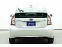 プリウス Ｓ　ＥＴＣ　バックカメラ　ナビ　ＴＶ　アルミホイール　オートライト　ＨＩＤ　ＣＶＴ　スマートキー　電動格納ミラー　盗難防止システム　ＣＤ　ＤＶＤ再生　衝突安全ボディ　ＡＢＳ　エアコン　パワーステアリング（5枚目）